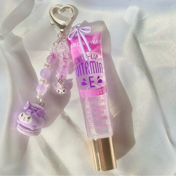 Sanrio Inspired Lipgloss Keychains - Picture 2 of 6